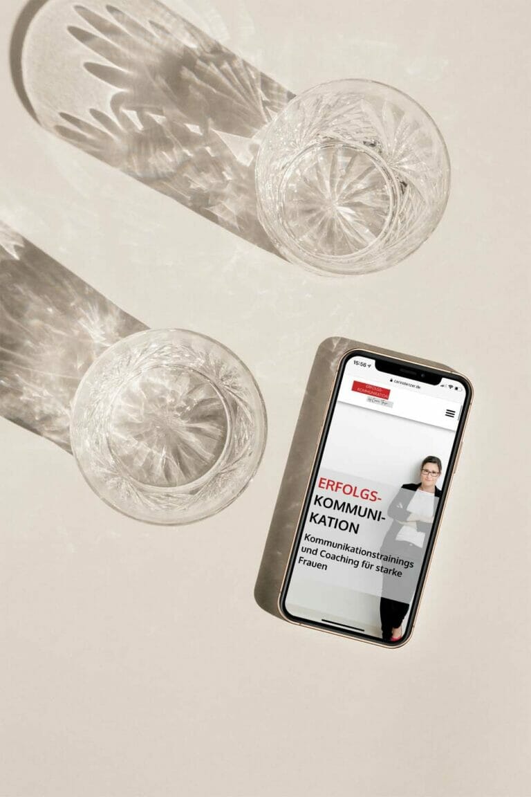 carina-tenzer-smartphone